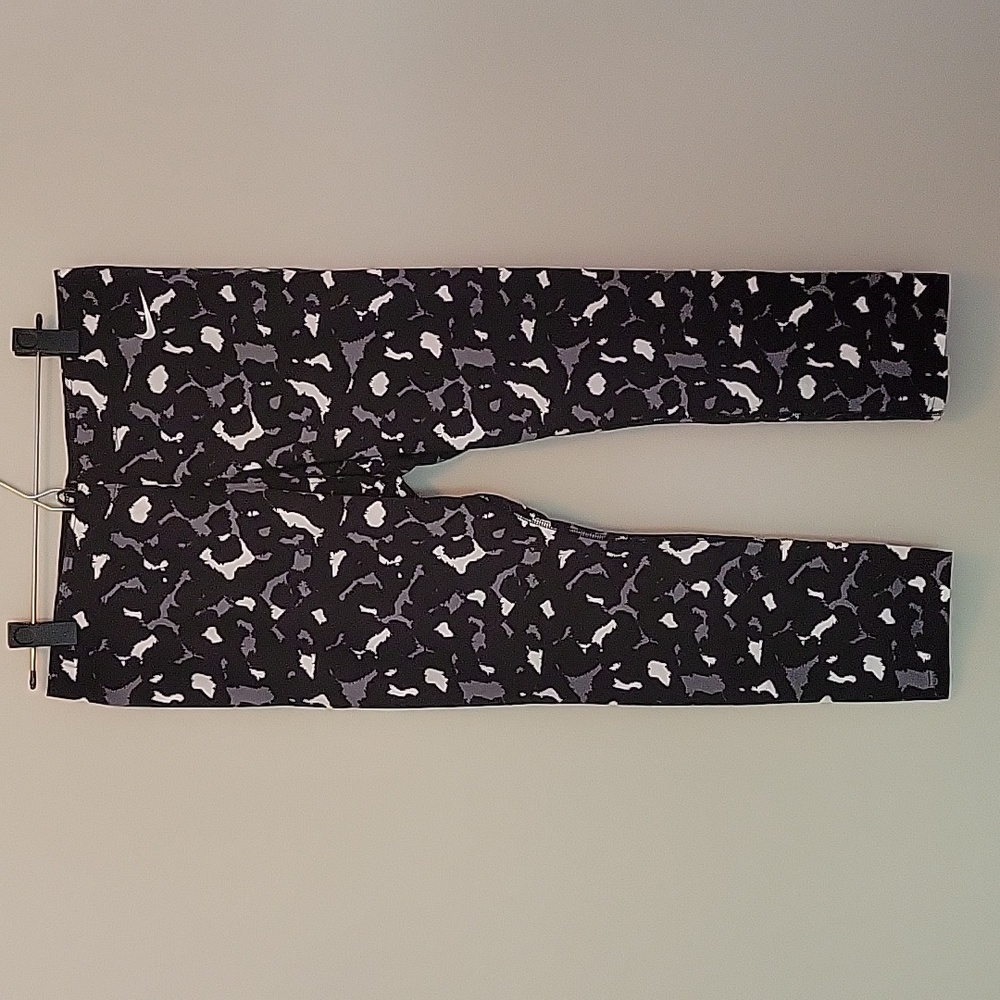 Nike Cropped Athletic Pants Size Large NWT